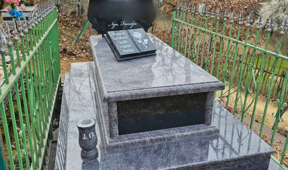 MODELE VARRESH GRANIT ME PIKTURE BARDHE E ZI - MONTUAR NE BULQIZE - RENDER 3D TE PUNIMEVE