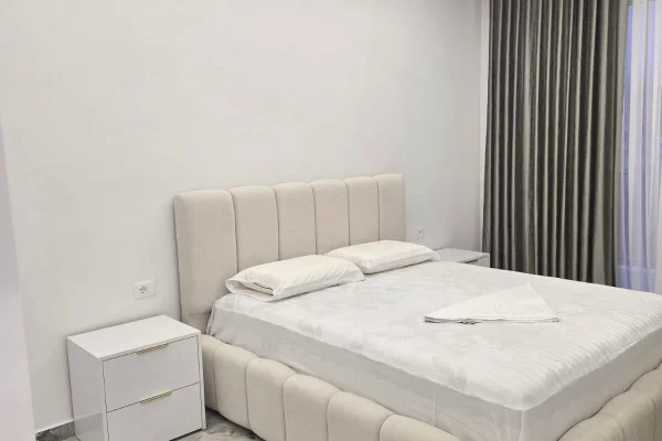Shtepi me qera Apartament ne Tirane, 1+1, Mobilimi E mobiluar, Pagesa 50,000  Leke.