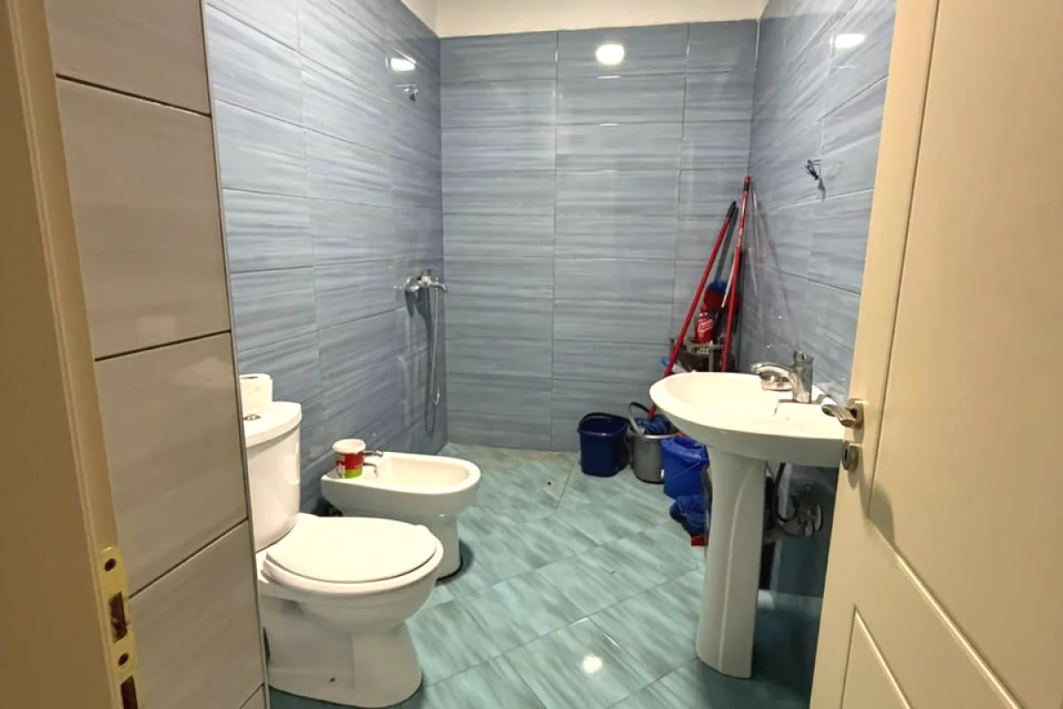 Shtepi me qera Apartament ne Tirane, 2+1, Mobilimi E mobiluar, Pagesa 50,000  Leke.