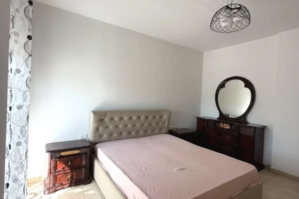 Shtepi me qera Apartament ne Tirane, 2+1, Mobilimi E mobiluar, Pagesa 50,000  Leke.
