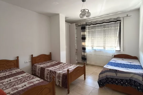 Shtepi me qera Apartament ne Tirane, 2+1, Mobilimi E mobiluar, Pagesa 50,000  Leke.