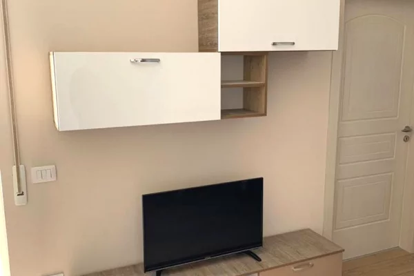 Shtepi me qera Apartament ne Tirane, 2+1, Mobilimi E mobiluar, Pagesa 40,000  Leke.