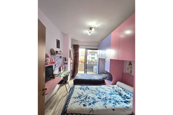 Shitet, Apartament 2+1+2, Kompleksi Molla, Tiranë