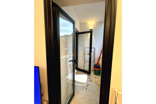 Shtepi ne shitje Apartament ne Tirane, 1+1, Mobilimi E mobiluar, Pagesa 124,000  Euro.