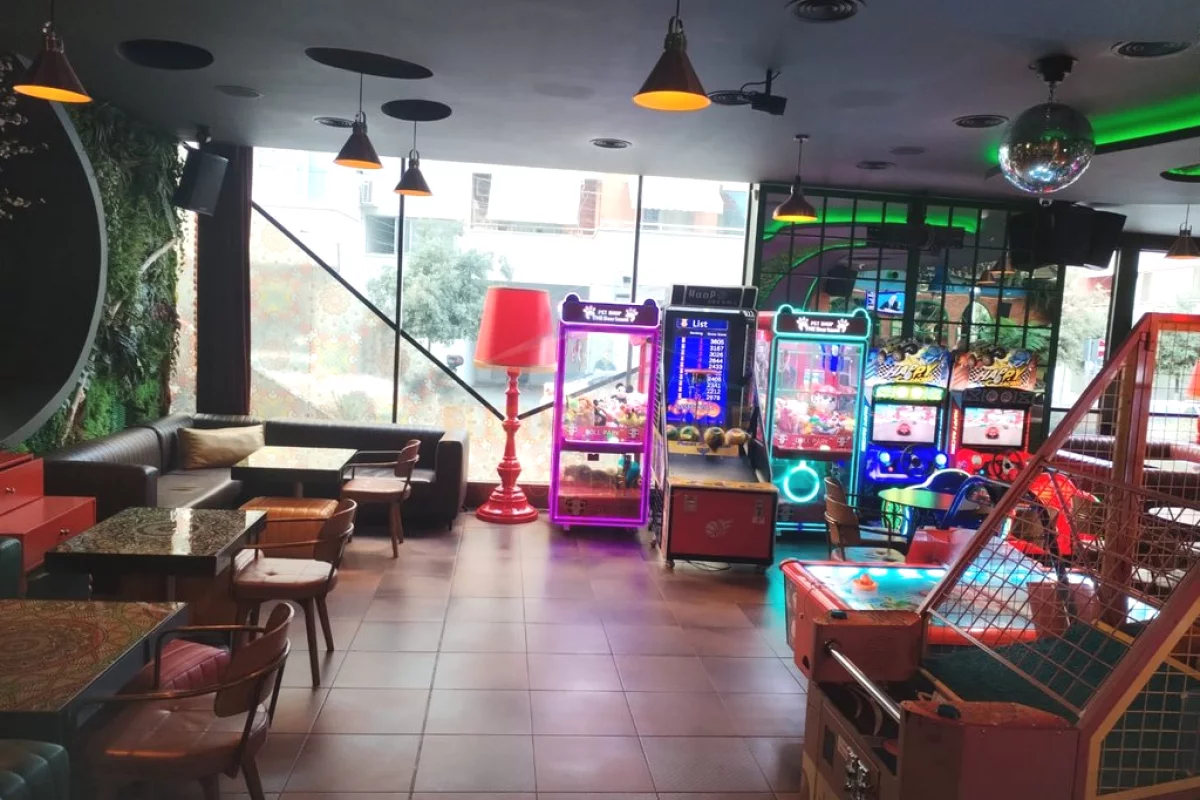 Shitet, Bar-Kafe + Kend Lojerash, Unaza e Re, Tirane