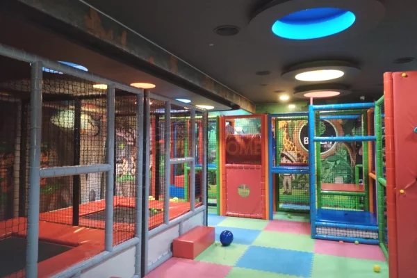 Shitet, Bar-Kafe + Kend Lojerash, Unaza e Re, Tirane