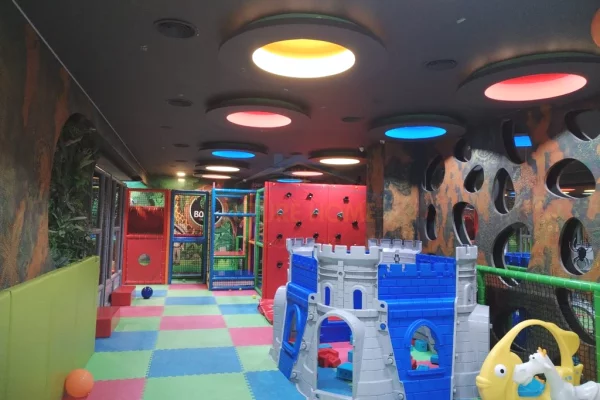 Shitet, Bar-Kafe + Kend Lojerash, Unaza e Re, Tirane