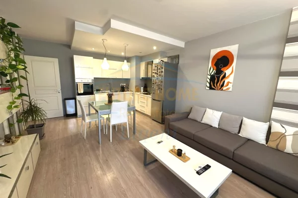 Shtepi ne shitje Apartament ne Tirane, 2+1, Mobilimi E mobiluar, Pagesa 285,000  Euro.