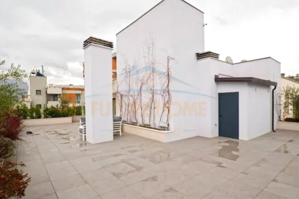 Shtepi me qera Penthose(kati i fundit panoramik) ne Tirane, 2+1, Mobilimi E mobiluar, Pagesa 350,000  Leke.