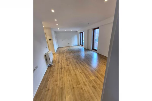 Shtepi me qera 2+1 ne Tirane - 1,900 Euro