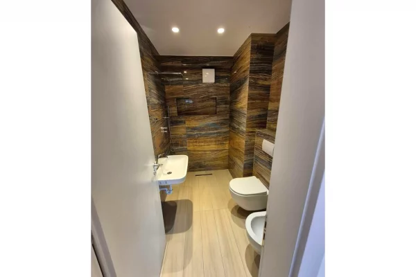 Shtepi me qera Apartament ne Tirane, 2+1, Mobilimi Bosh, pa mobiluar, Pagesa 1,900  Euro.