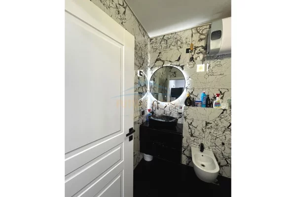 Shtepi ne shitje Apartament ne Tirane, 1+1, Mobilimi E mobiluar, Pagesa 10,500,000  Leke.