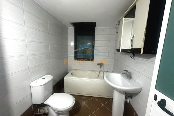 Shtepi ne shitje Apartament ne Tirane, 2+1, Mobilimi E mobiluar, Pagesa 140,000  Euro.