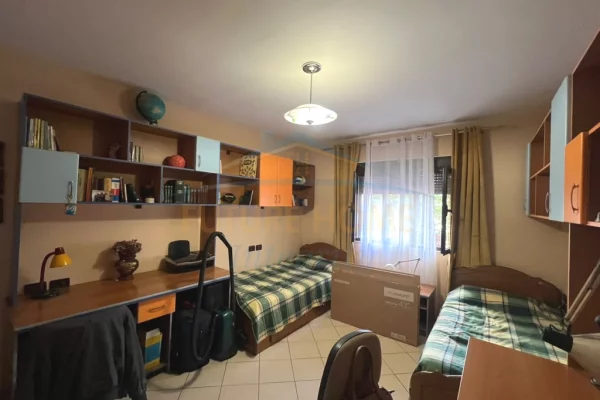 Shtepi ne shitje Apartament ne Tirane, 2+1, Mobilimi E mobiluar, Pagesa 190,000  Euro.