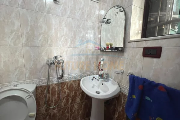 Shtepi ne shitje Apartament ne Tirane, 2+1, Mobilimi E mobiluar, Pagesa 190,000  Euro.