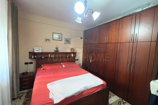 Shtepi ne shitje Apartament ne Tirane, 2+1, Mobilimi E mobiluar, Pagesa 190,000  Euro.