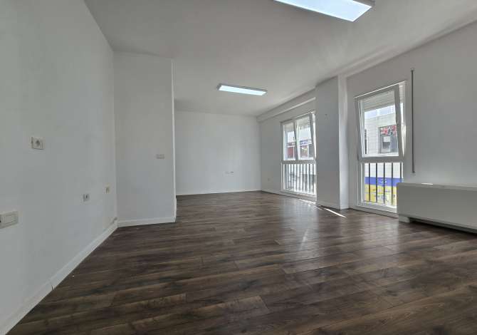 Zyra me Qira 2+1+2+Ballkon ne Komune te Parisit