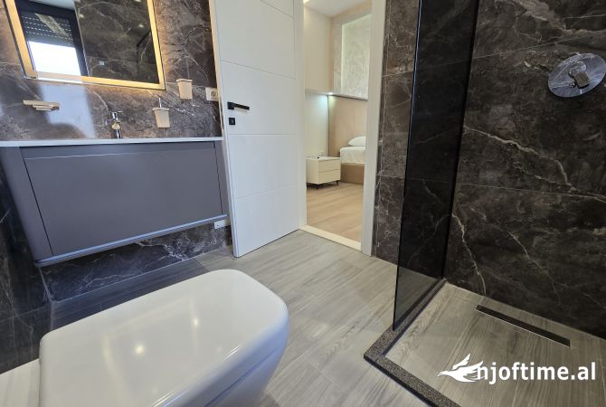 Shtepi ne shitje Apartament ne Tirane, 2+1, Mobilimi E mobiluar, Pagesa 245,000  Euro.