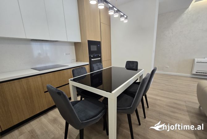 Shtepi ne shitje Apartament ne Tirane, 2+1, Mobilimi E mobiluar, Pagesa 245,000  Euro.