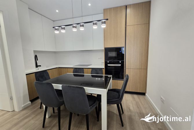 Shtepi ne shitje Apartament ne Tirane, 2+1, Mobilimi E mobiluar, Pagesa 245,000  Euro.