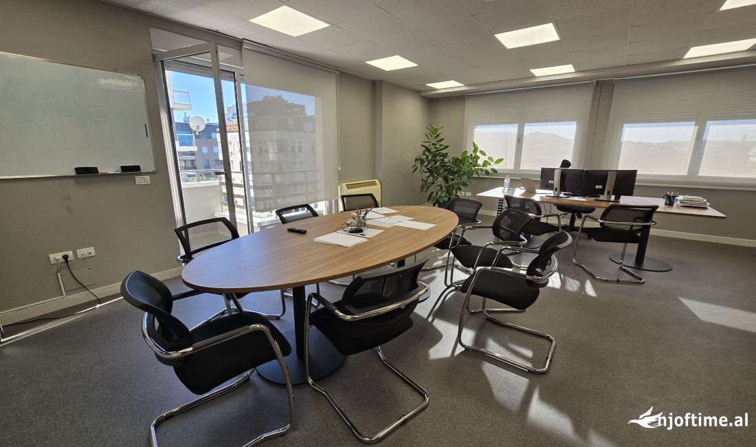 AMBIENT KOMERCIAL / ZYRA me Qira ne Bllok