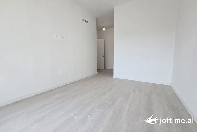 Ambiente Commerciale in Affitto 3+1 a Tirana - 700 Euro