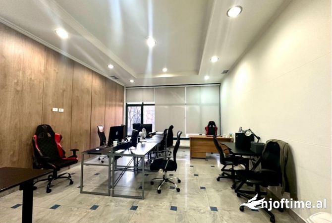 Ambiente Commerciale in Affitto 3+1 a Tirana - 6,000 Euro