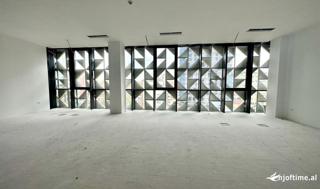 Ambient Komercial Ne Shitje Ne Bllok