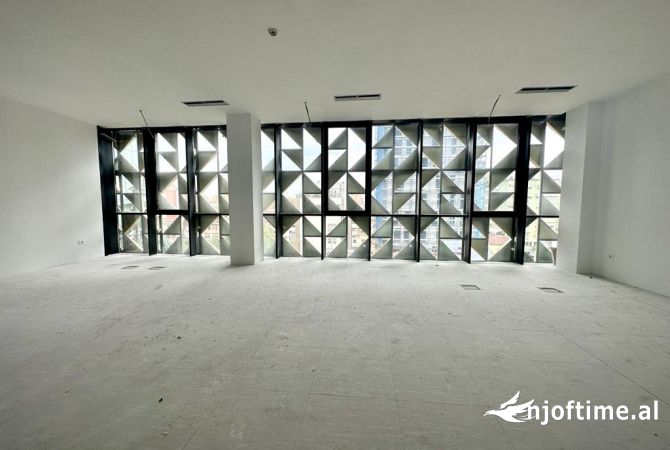 Business Property in Sale 3+1 in Tirana - 560,000 Euro