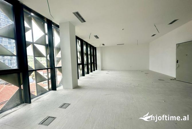Business Property in Sale 3+1 in Tirana - 560,000 Euro