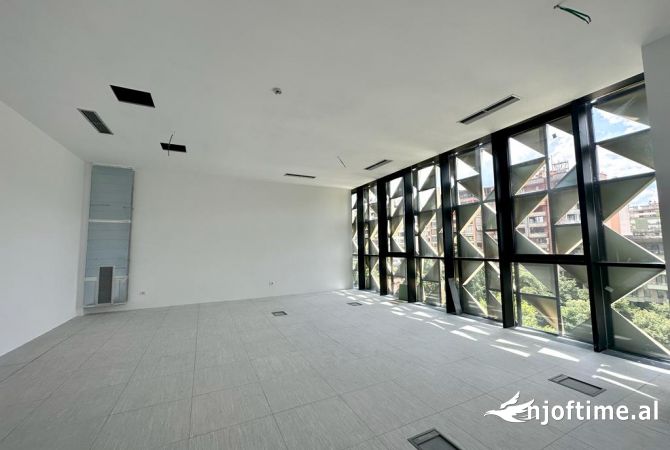 Business Property in Sale 3+1 in Tirana - 560,000 Euro