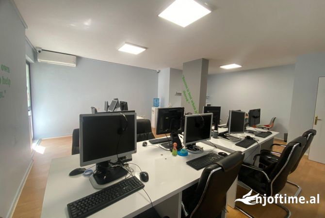 Ambien Zyre 3+1+2+Ballkon me Qira ne Bllok (ID Z20032557) 