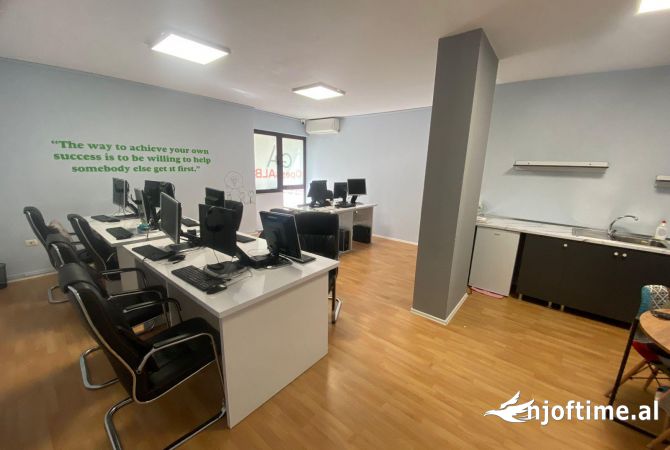 Ambien Zyre 3+1+2+Ballkon me Qira ne Bllok (ID Z20032557) 