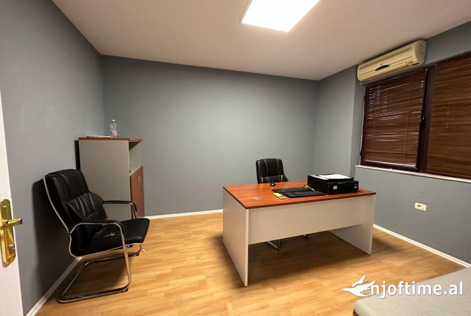 Ambien Zyre 3+1+2+Ballkon me Qira ne Bllok (ID Z20032557) 