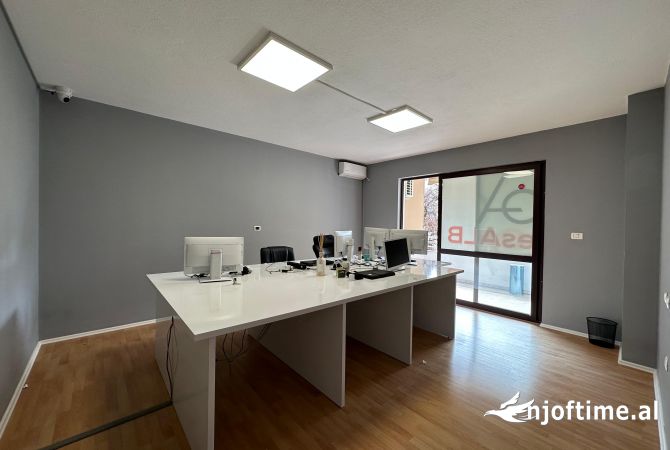 Ambien Zyre 3+1+2+Ballkon me Qira ne Bllok (ID Z20032557) 