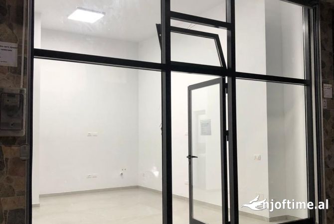 Dyqan me Qira ne Rrugen Riza Cerova ( ID D20032553)