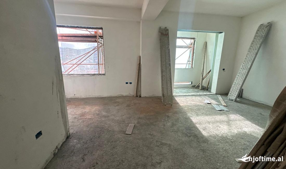 Shtepi ne shitje Apartament ne Tirane, 1+1, Mobilimi Bosh, pa mobiluar, Pagesa 114,500  Euro.