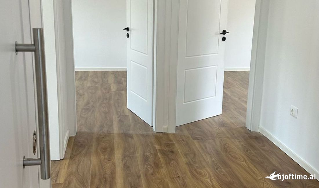 Shtepi ne shitje Apartament ne Tirane, 2+1, Mobilimi Bosh, pa mobiluar, Pagesa 148,000  Euro.