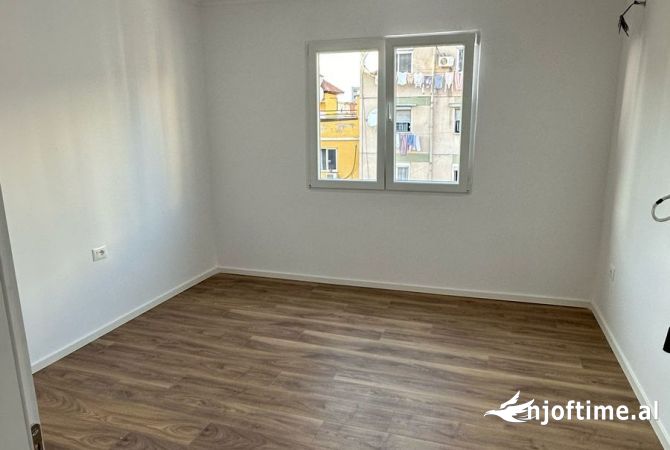 Shtepi ne shitje Apartament ne Tirane, 2+1, Mobilimi Bosh, pa mobiluar, Pagesa 148,000  Euro.