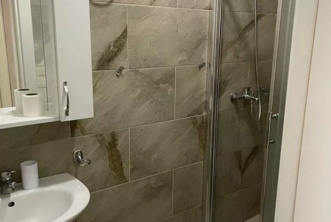 Shtepi ne shitje Apartament ne Tirane, 2+1, Mobilimi E mobiluar, Pagesa 14,000,000  Leke.