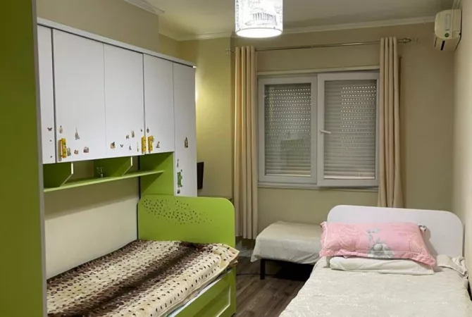 Shtepi ne shitje Apartament ne Tirane, 2+1, Mobilimi E mobiluar, Pagesa 14,000,000  Leke.