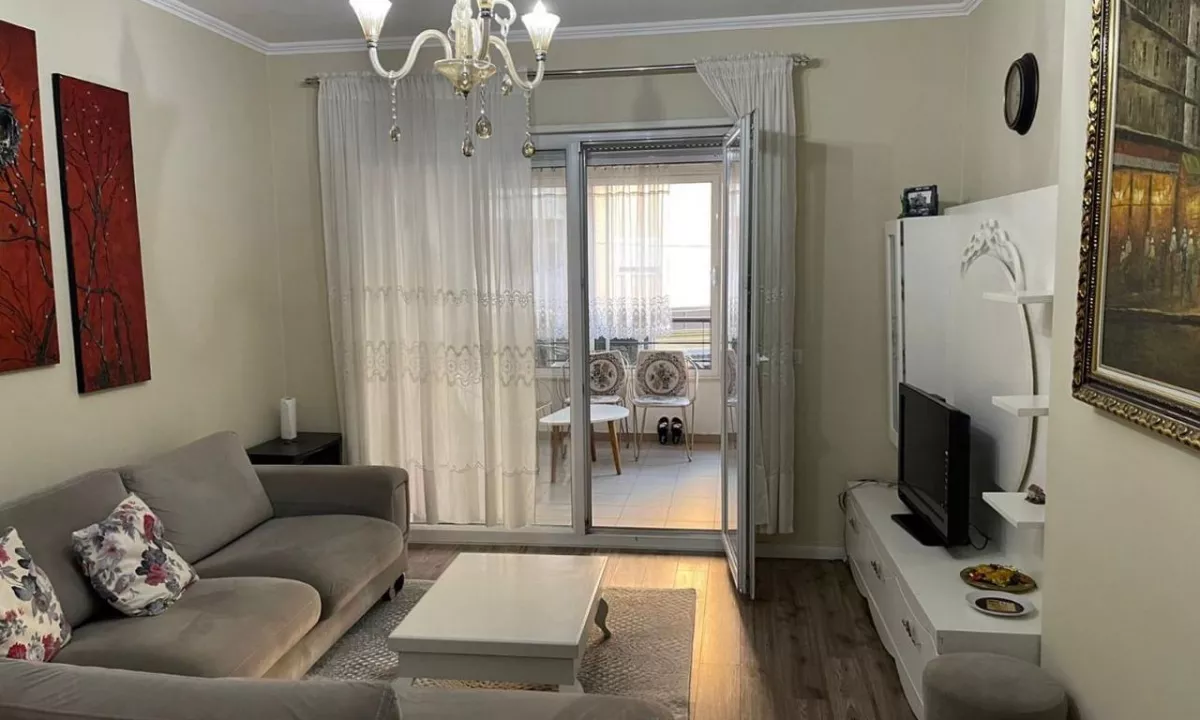 Shtepi ne shitje Apartament ne Tirane, 2+1, Mobilimi E mobiluar, Pagesa 14,000,000  Leke.