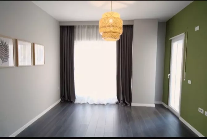 Shtepi ne shitje Apartament ne Tirane, 1+1, Mobilimi Bosh, pa mobiluar, Pagesa 170,000  Euro.