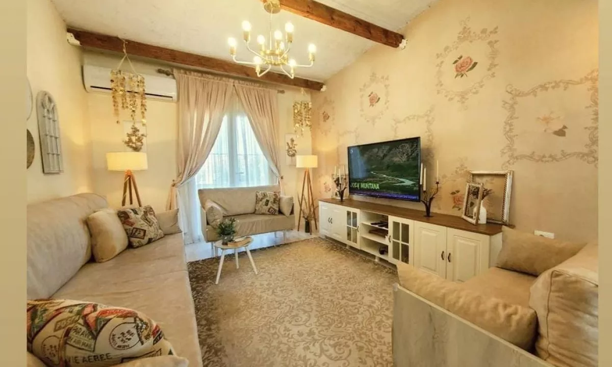 Shtepi ne shitje Apartament ne Tirane, 2+1, Mobilimi E mobiluar, Pagesa 173,000  Euro.