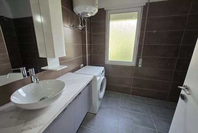 Shtepi ne shitje Apartament ne Tirane, 1+1, Mobilimi E mobiluar, Pagesa 98,000  Euro.