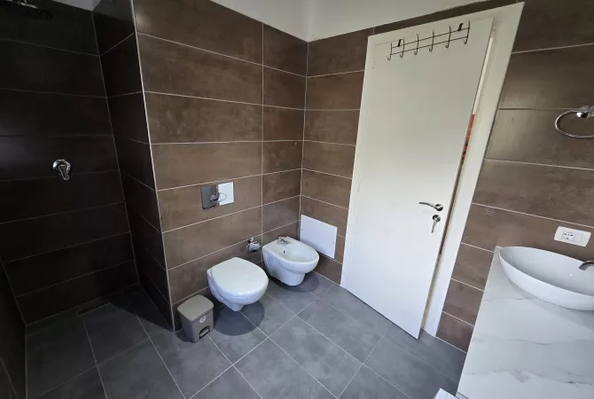 Shtepi ne shitje Apartament ne Tirane, 1+1, Mobilimi E mobiluar, Pagesa 98,000  Euro.