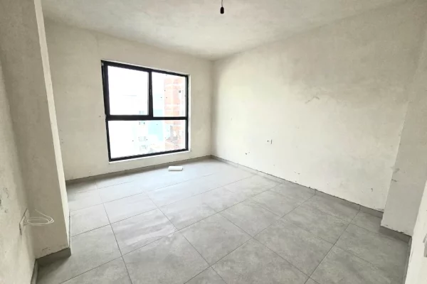 Appartamento in vendita a Durazzo 2+1, Vuoto