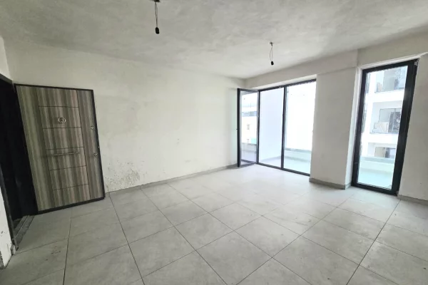 Appartamento in vendita a Durazzo 2+1, Vuoto