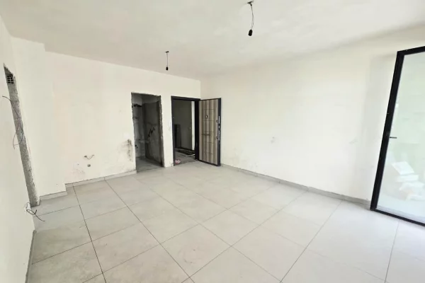 Appartamento in vendita a Durazzo 2+1, Vuoto