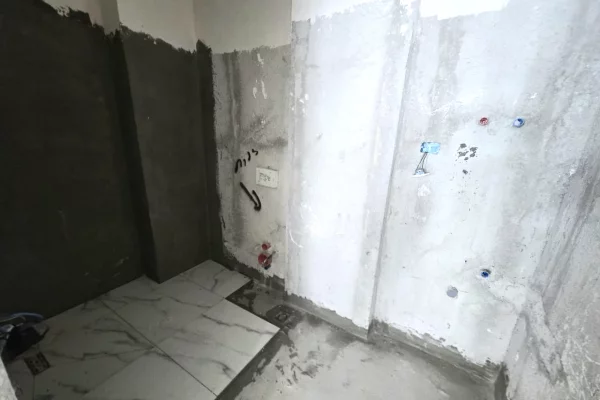 Appartamento in vendita a Durazzo 2+1, Vuoto